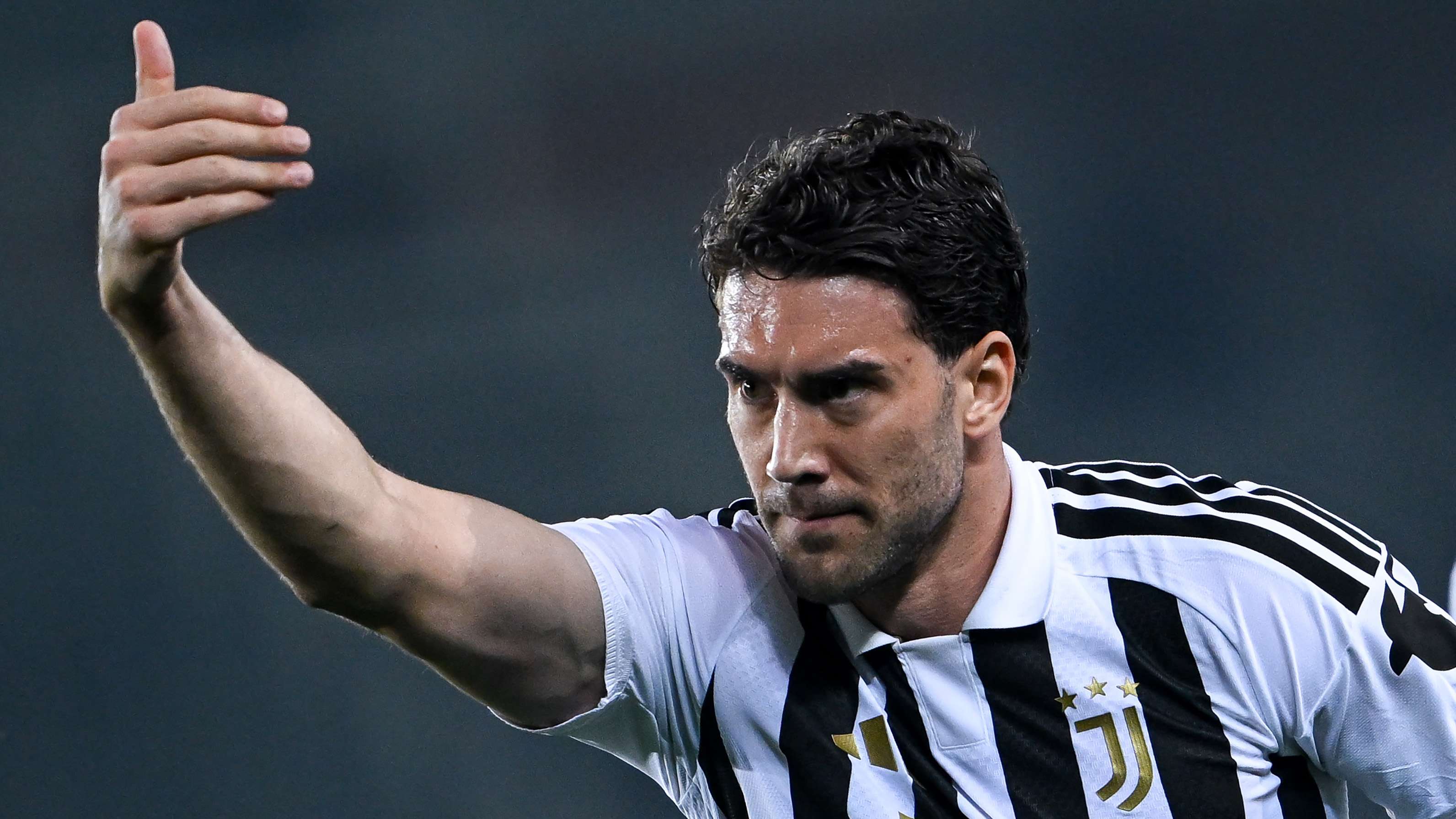 Besiktas president confirms pursuit of Man Utd target Vlahovic  