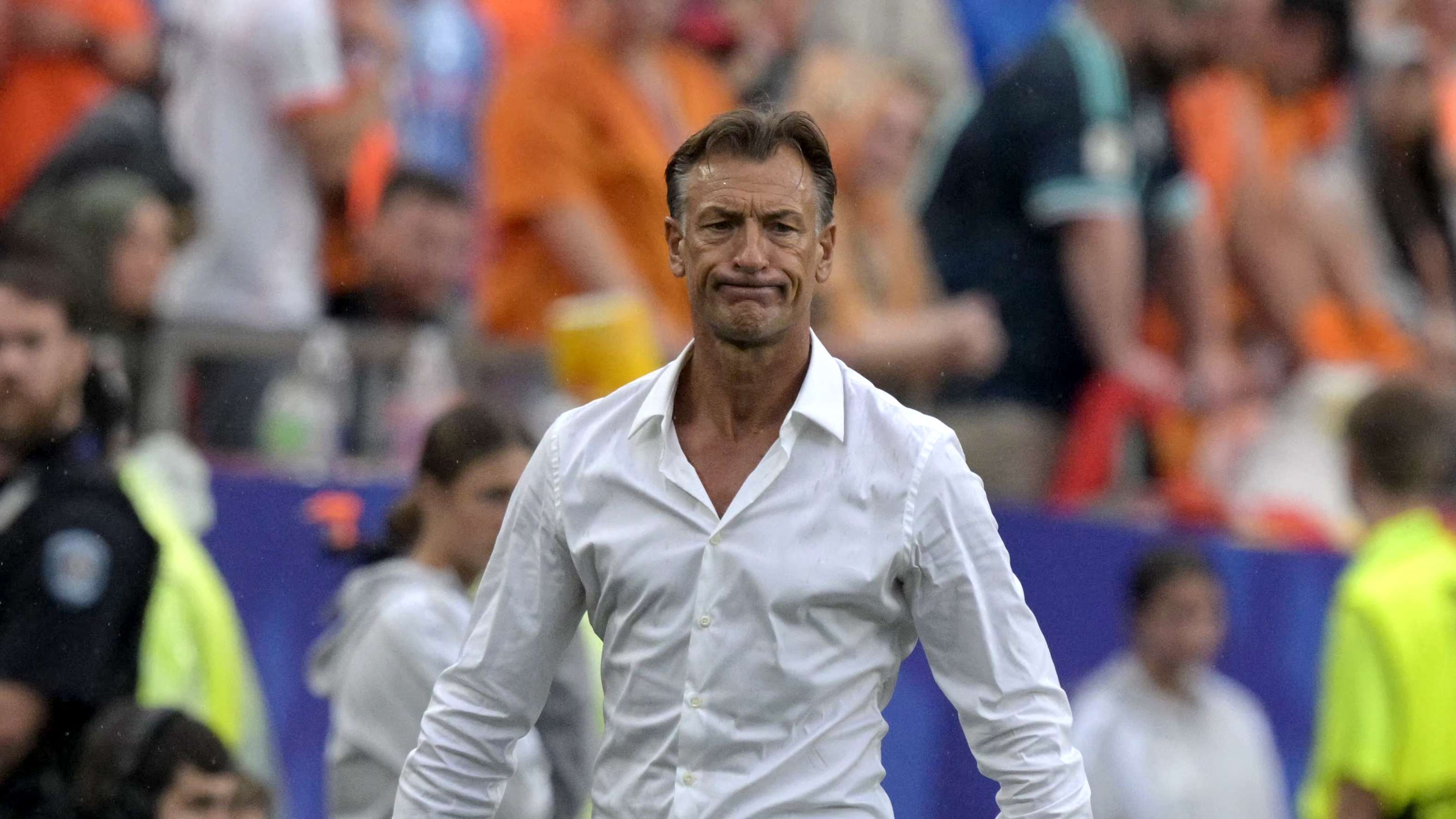 Take three: Renard officially settles on his next destination  