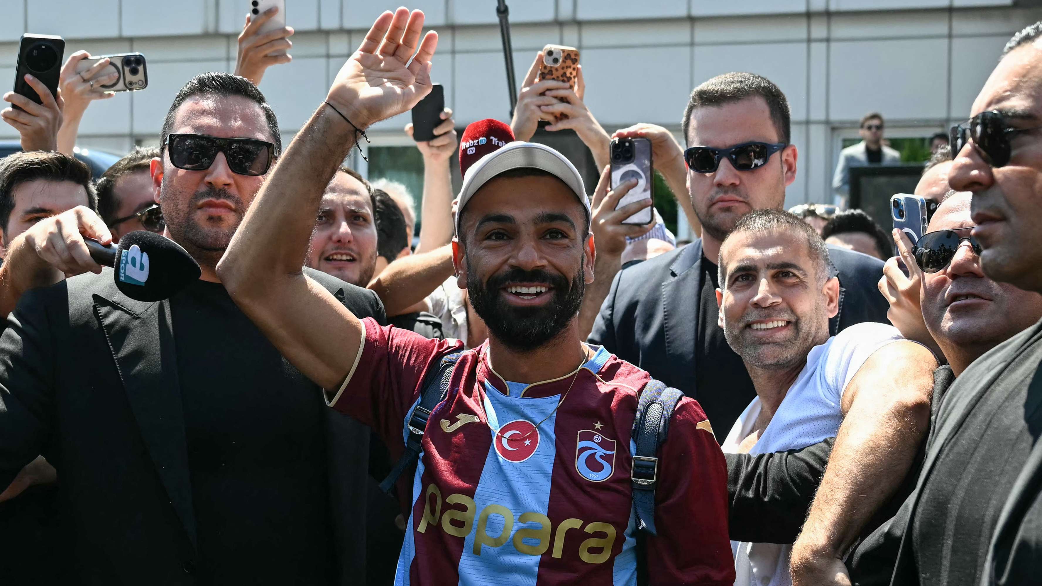 In video: An earthquake in Turkey: 30,000 chant Salah's name on the night of his historic presentation  