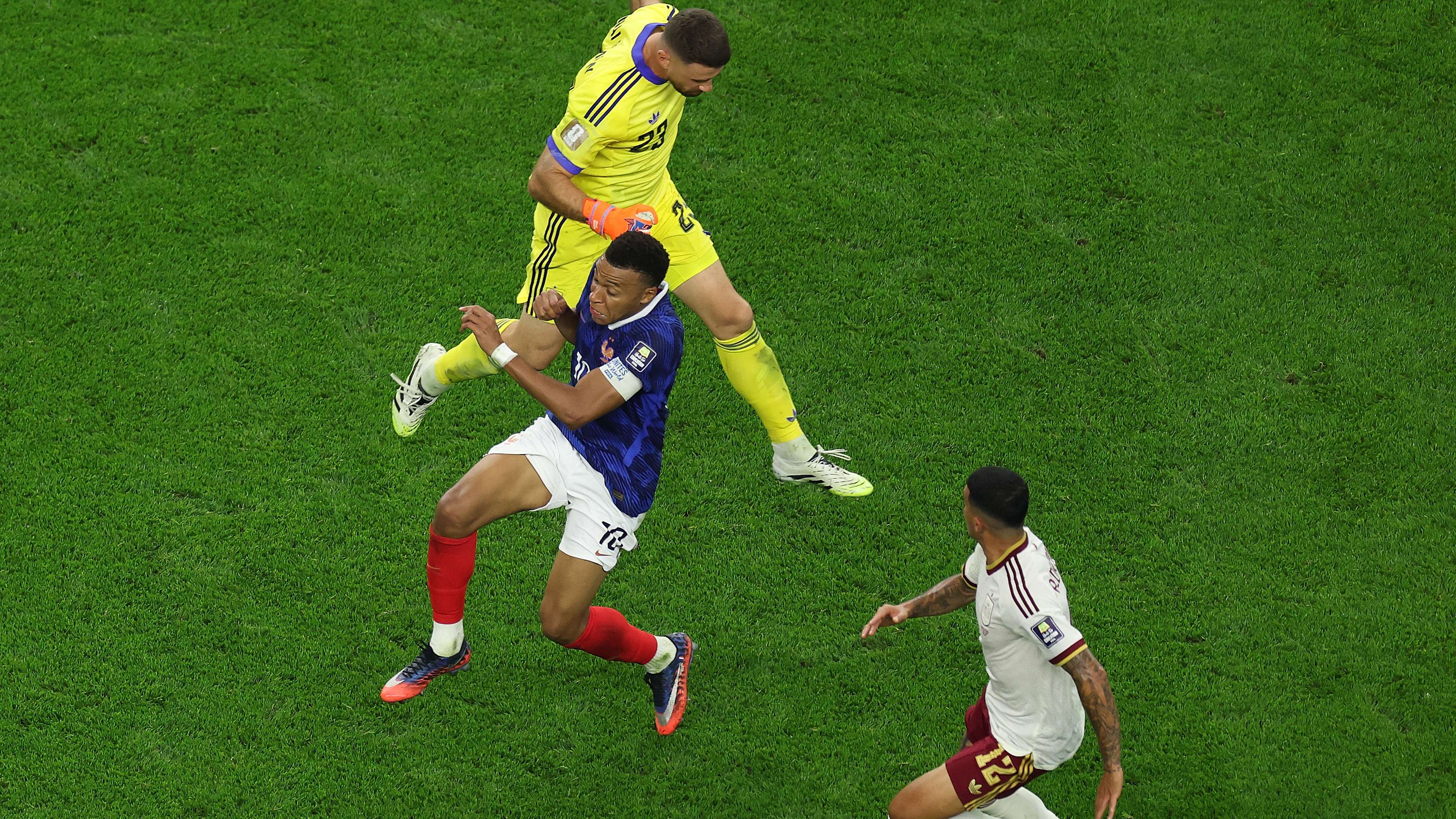 A bone-breaking battle: who stands to lose if the World Cup is held without European teams?  