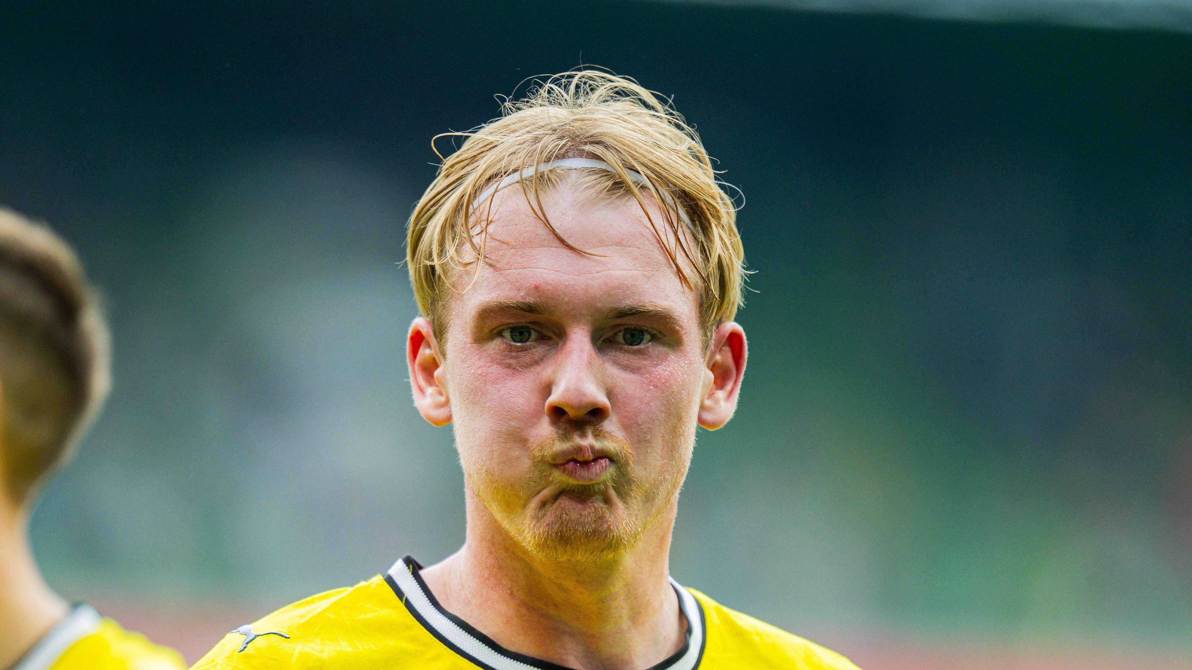 Míchel delighted with Brandt’s arrival at Ajax: ‘That is his best position on the pitch’  