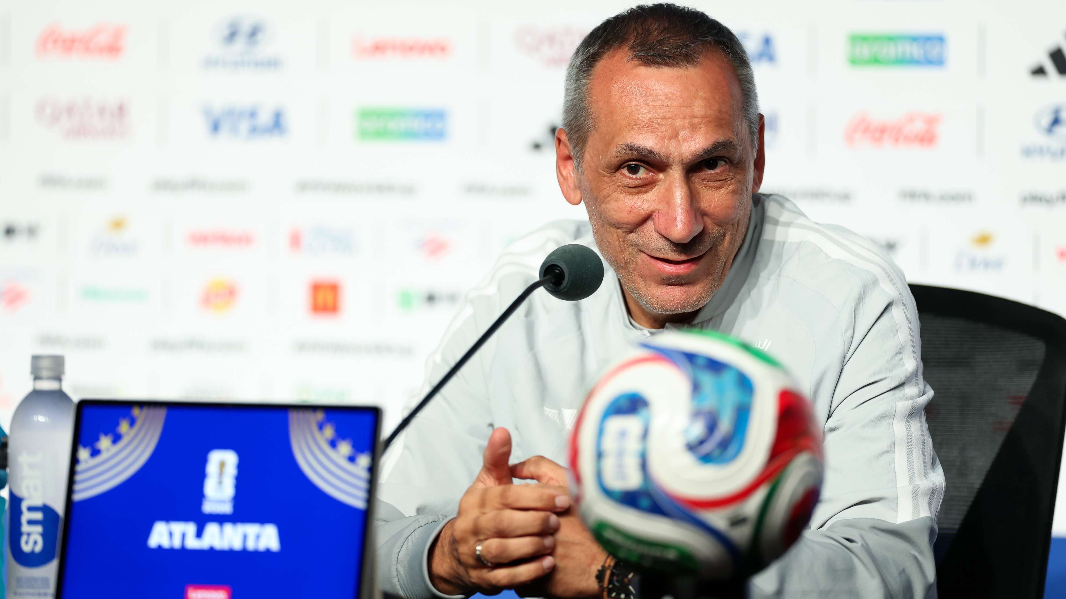 Criticism closes in on Denis ahead of the Gulf Cup: what is the crisis?  