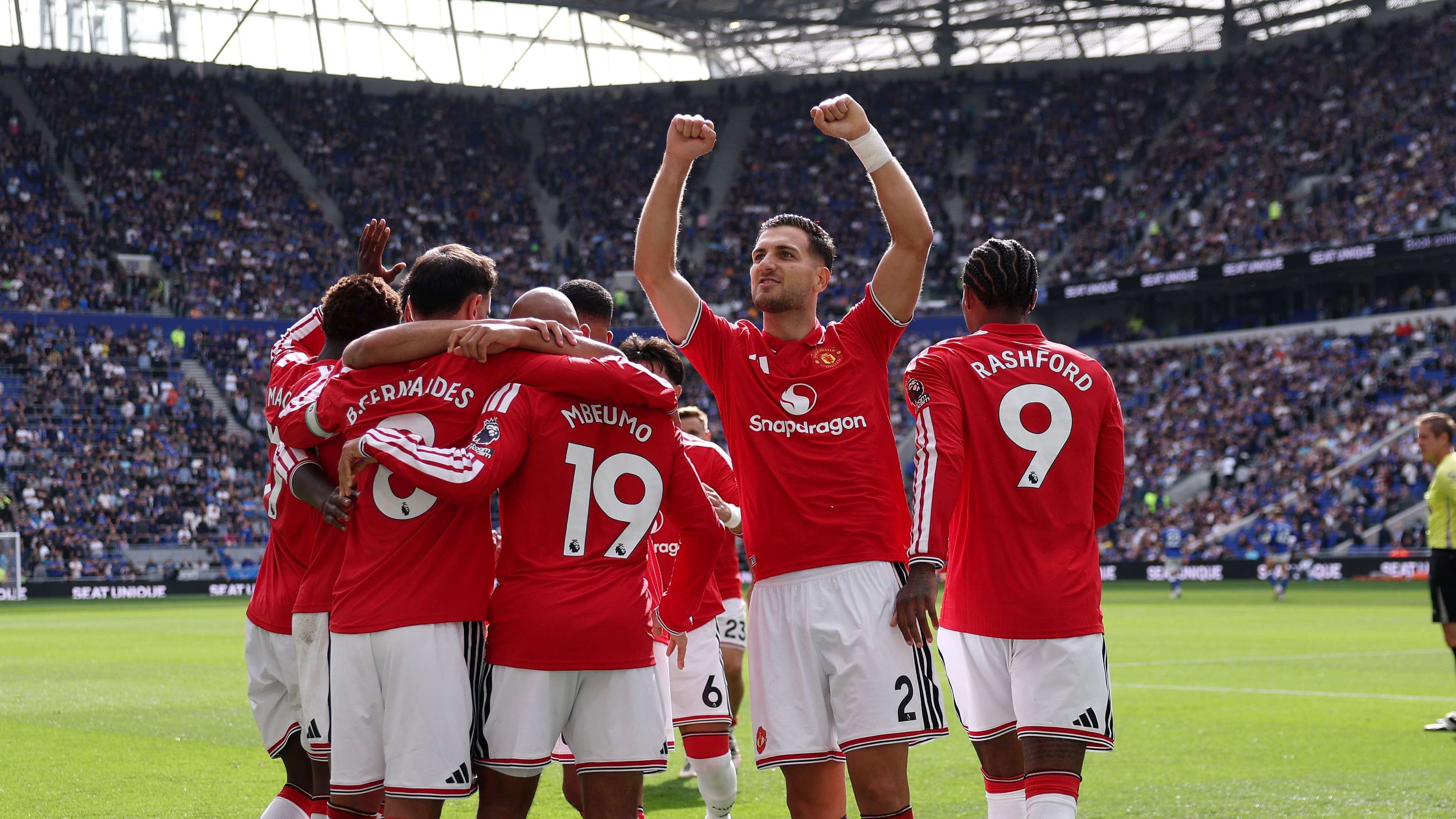 Manchester United star makes a painful admission about competing with City  
