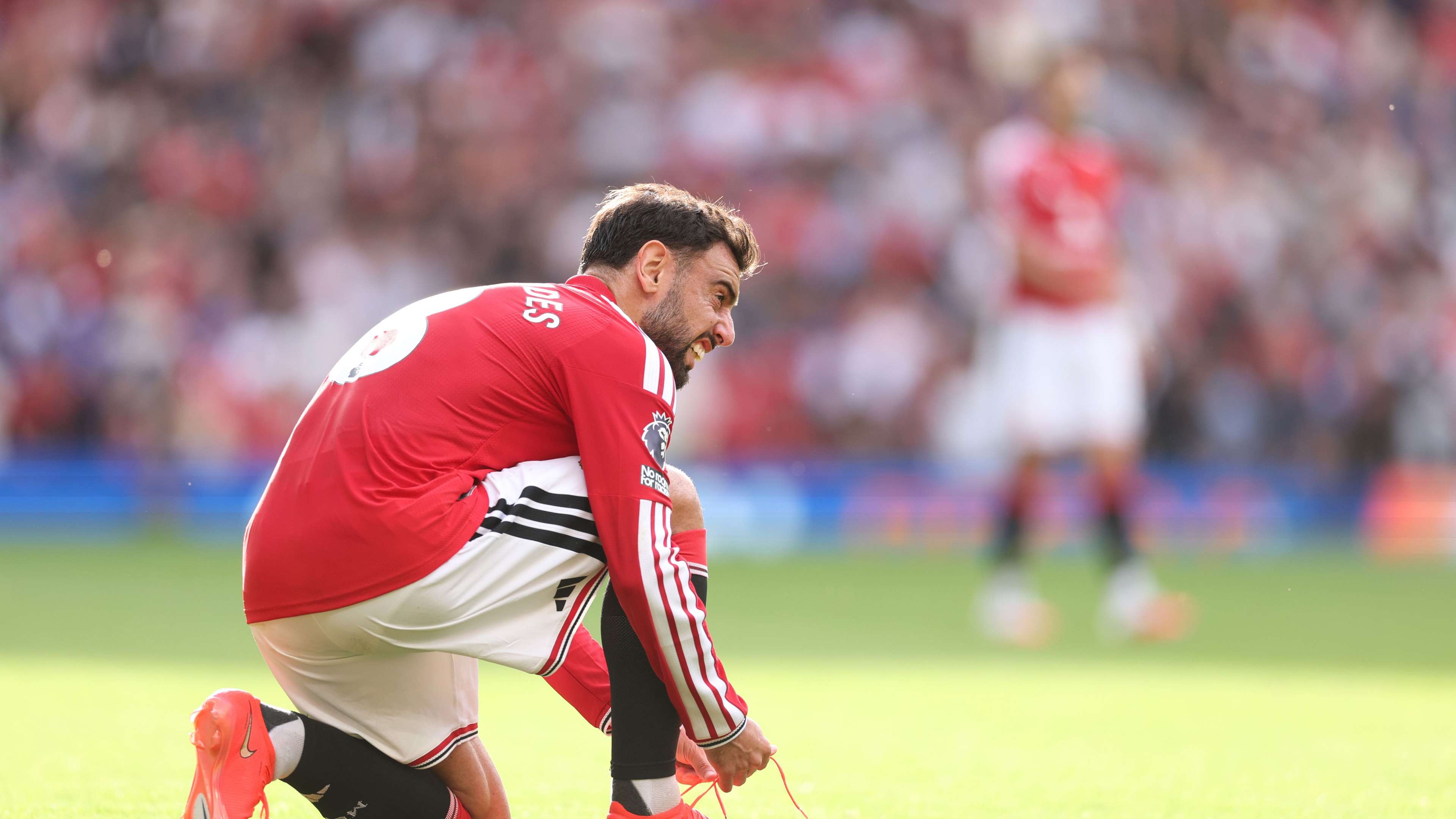 Alan Shearer: Bruno Fernandes is pathetic  