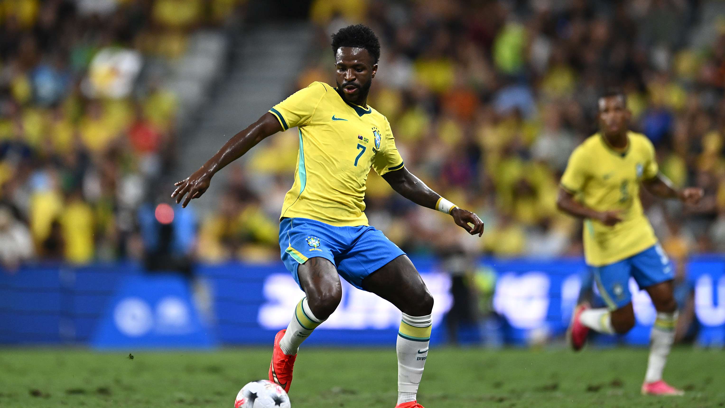 From the thigh tattoo to the CIA: serious accusations chase Vinicius in Brazil  