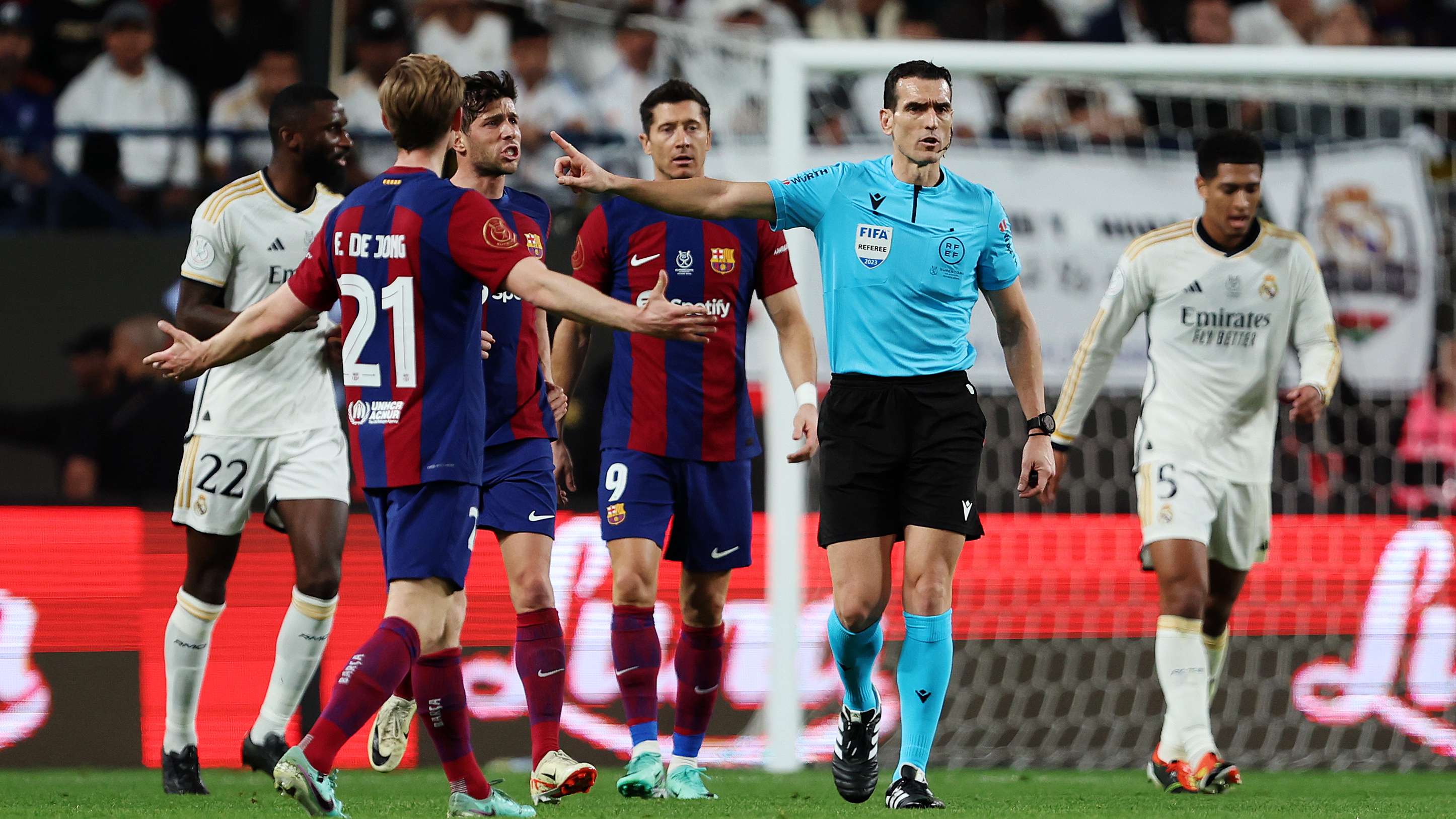 A whistle that sparks Real Madrid's optimism: a new referee enters the race to officiate the Clasico  