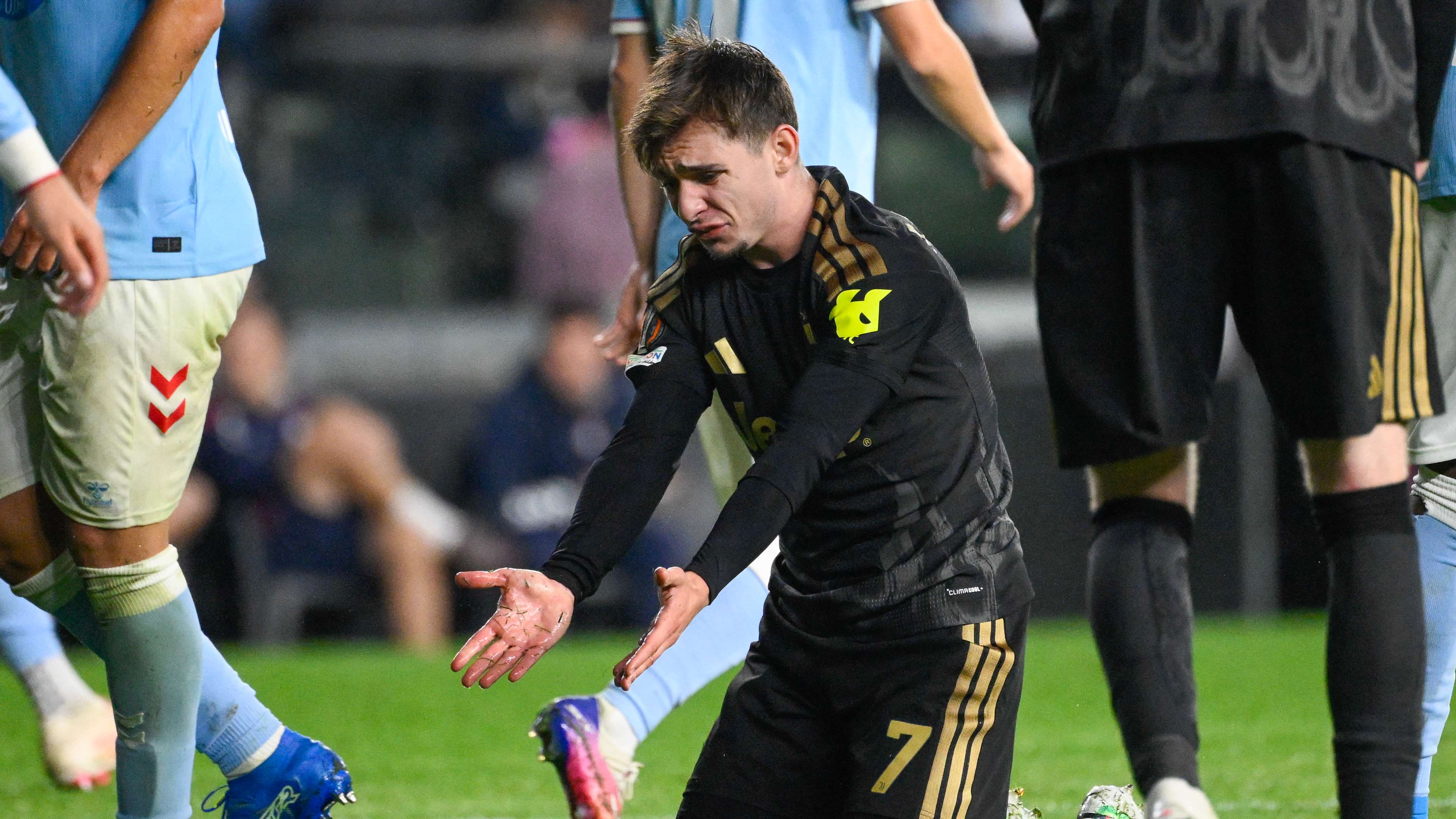 Juve dressing room row?! Conceicao speaks up after PUNCHING the bench in Celta win  