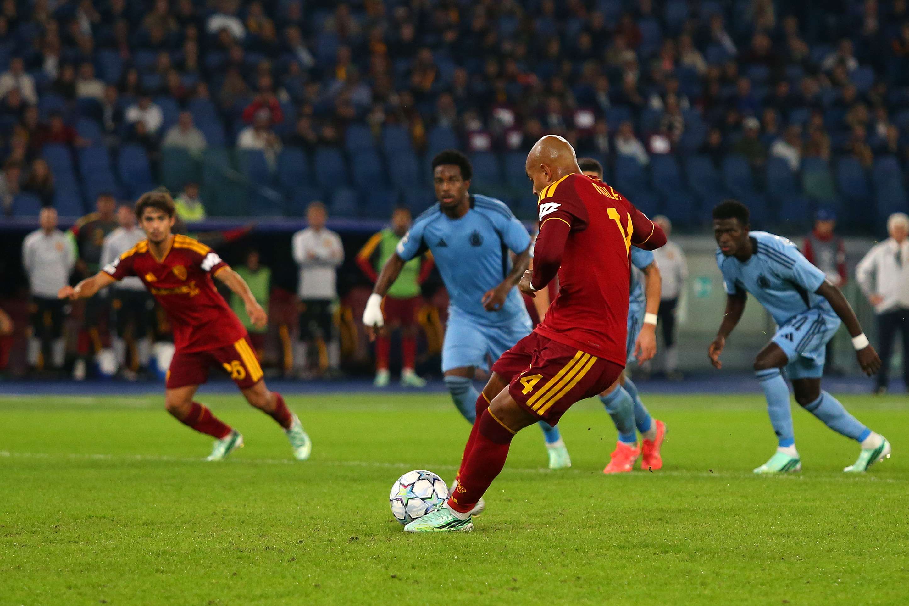 Roma-Slovan Bratislava, CM’s player ratings: Malen unstoppable, Wesley a train  