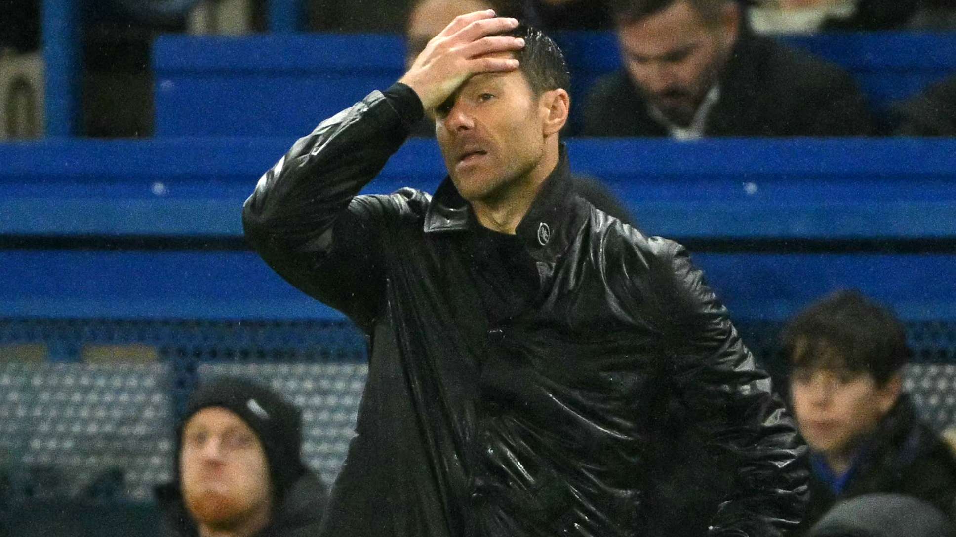Alonso reacts as 10-man Chelsea lose to Spurs  