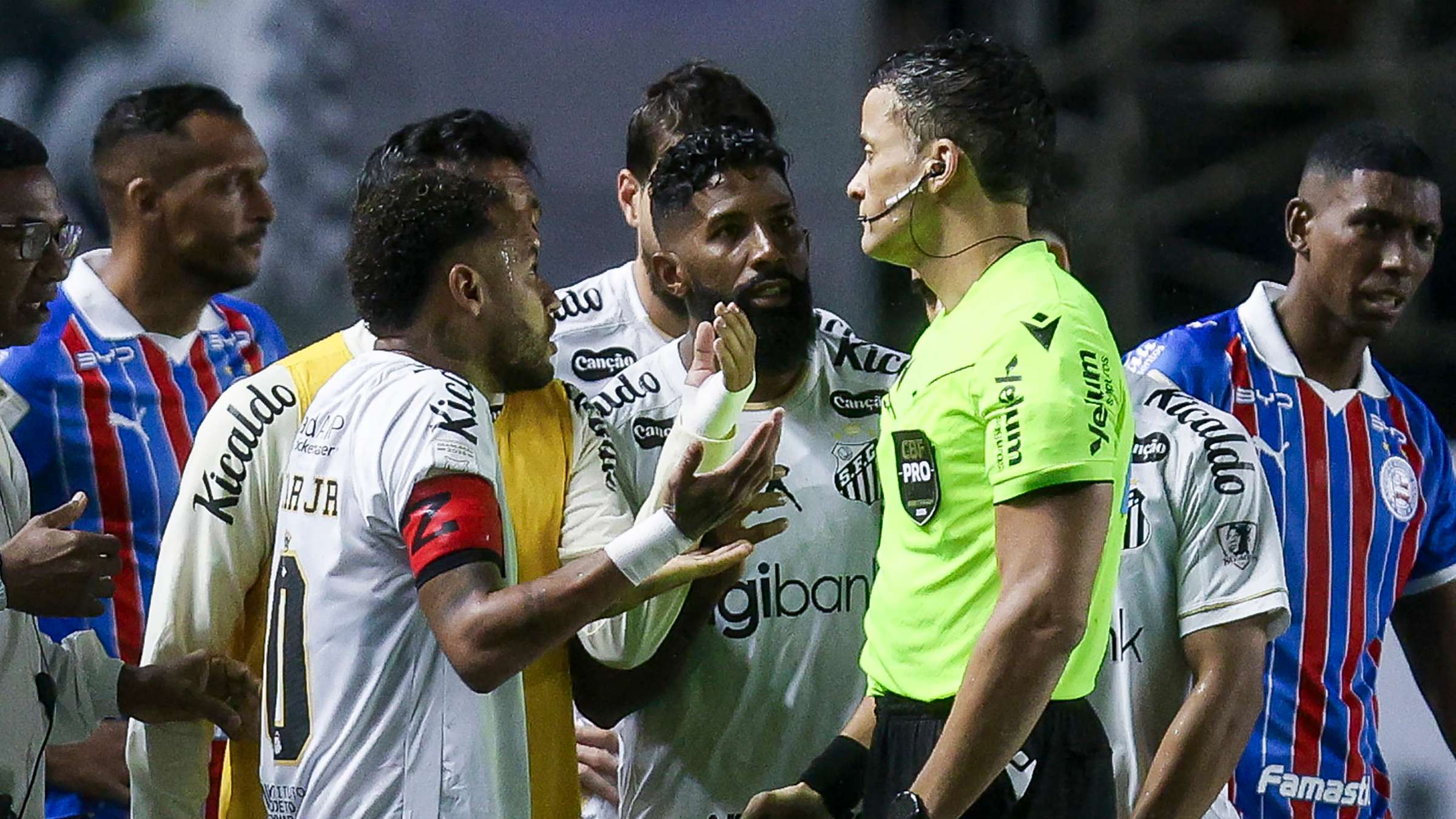 Footage: Neymar is shown a red card, completely loses his temper and wants to physically attack a snitch  