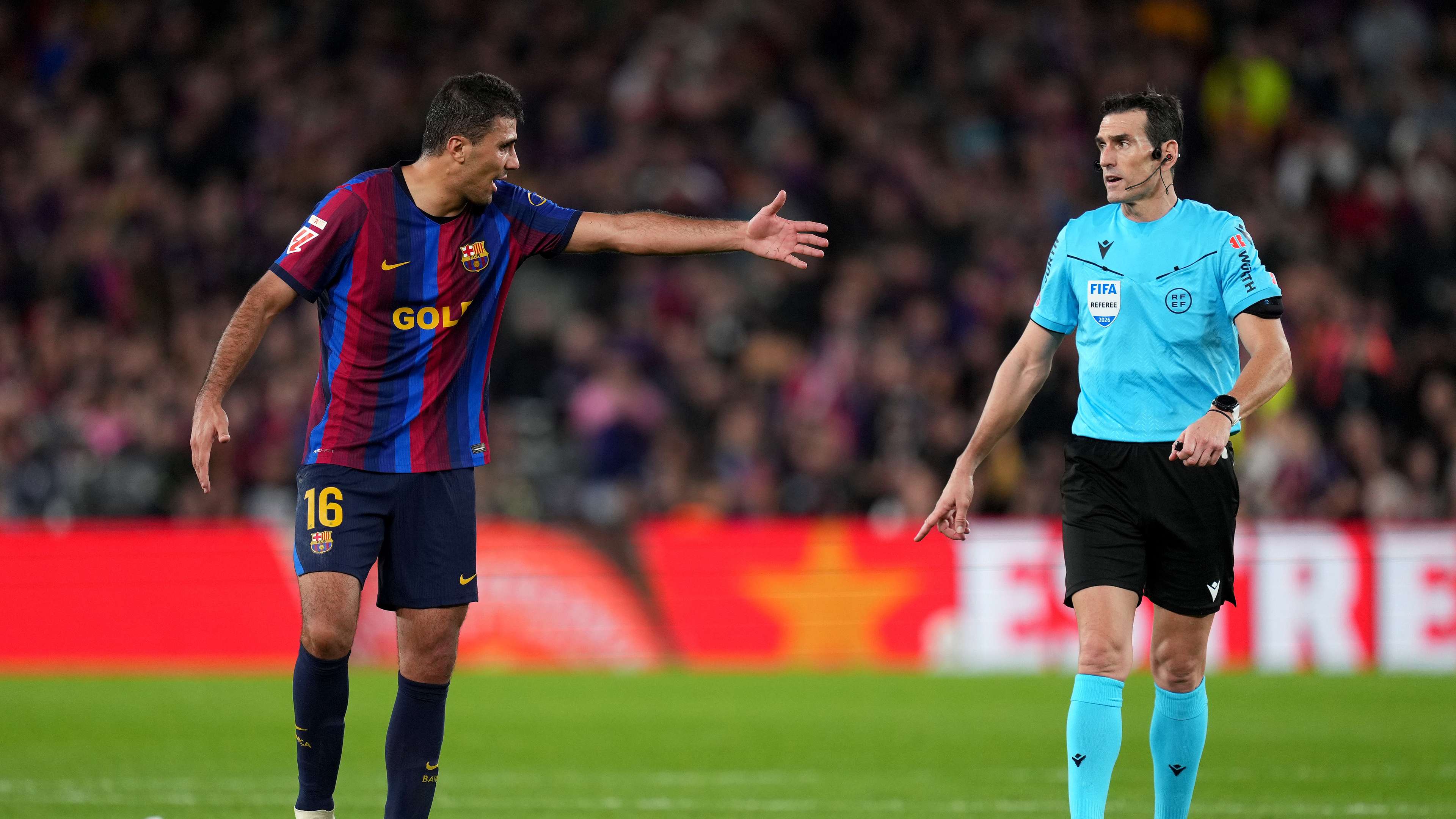A captain without an armband: what is Rodri doing inside Barcelona's dressing room?  