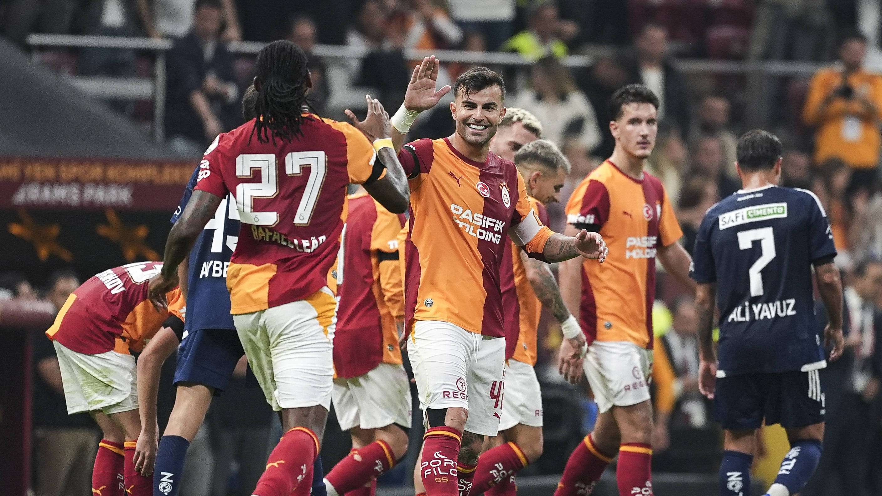 Ten-man Galatasaray in ecstasy after Baris thunderbolt in the 90th minute  